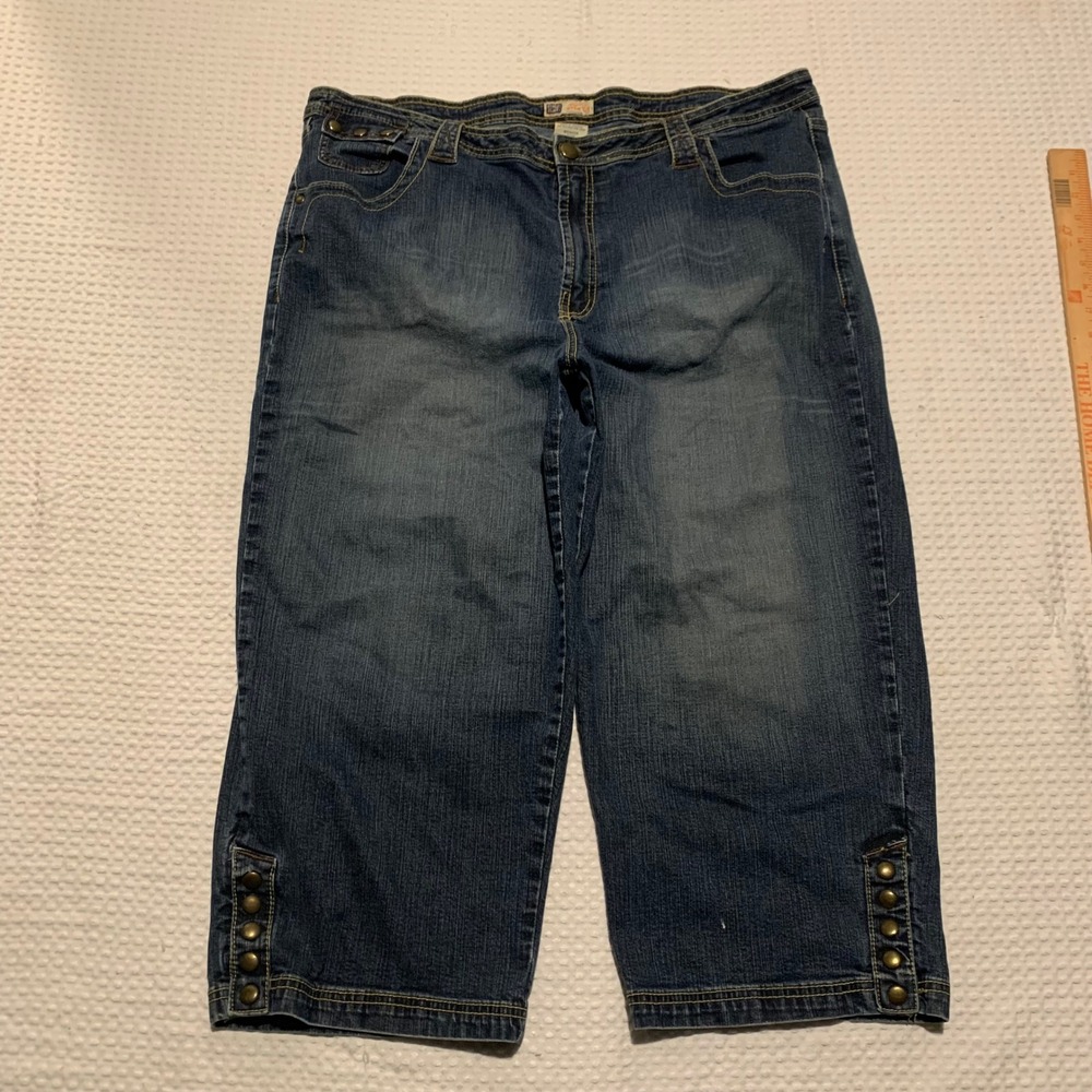 Faded Glory Womens Plus Stretch Denim Capri Jeans Blue Size 22W FGW36431